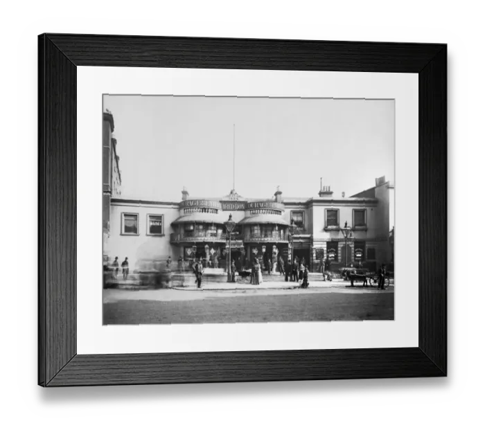 Framed Print : Red Lion, Kilburn BL09810