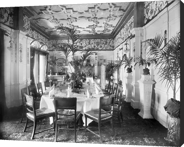 Dining at the Savoy BL12027