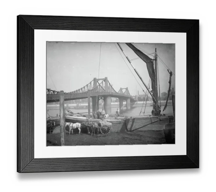 Framed Print : Lambeth Suspension Bridge, Greater London. CC73_00496