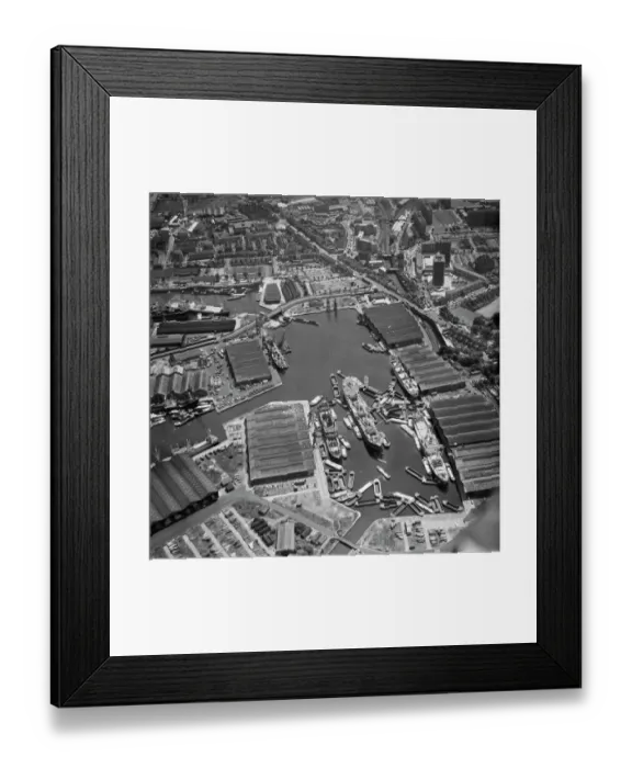 Framed Print : Canada Dock EAW164220