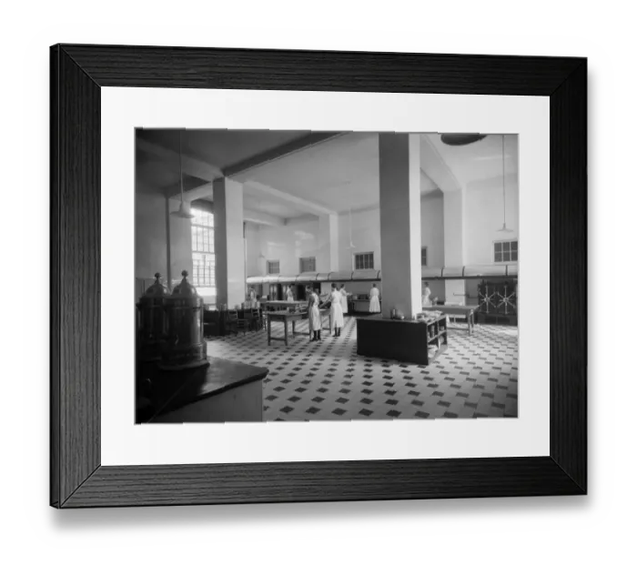 Framed Print : Kitchen staff, Royal Star And Garter Home CC46_00400 Framed Print : Kitchen staff, Royal Star And Garter Home CC46_00400