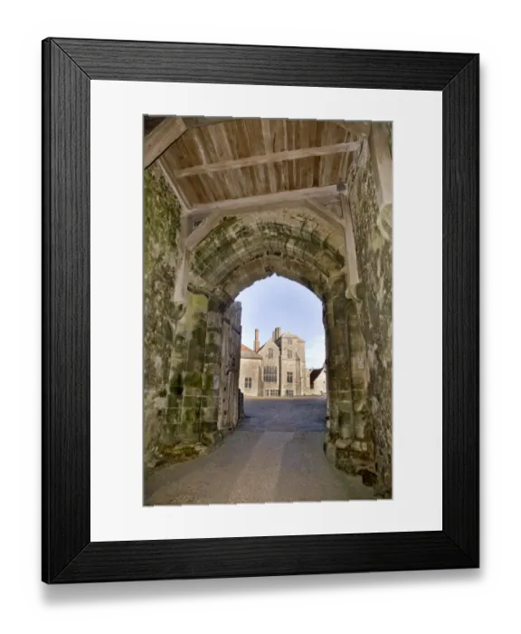 Framed Print : Carisbrooke Castle N080379