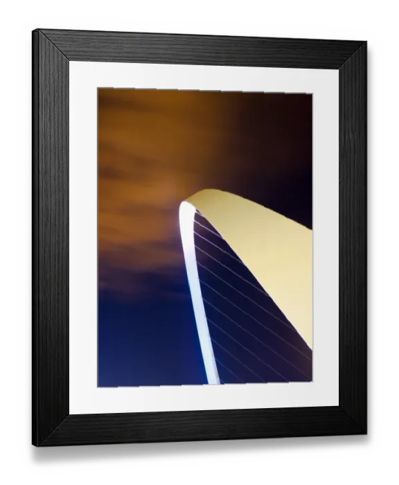 Framed Print : Millennium Bridge, Gateshead  /  Newcastle upon Tyne N080489