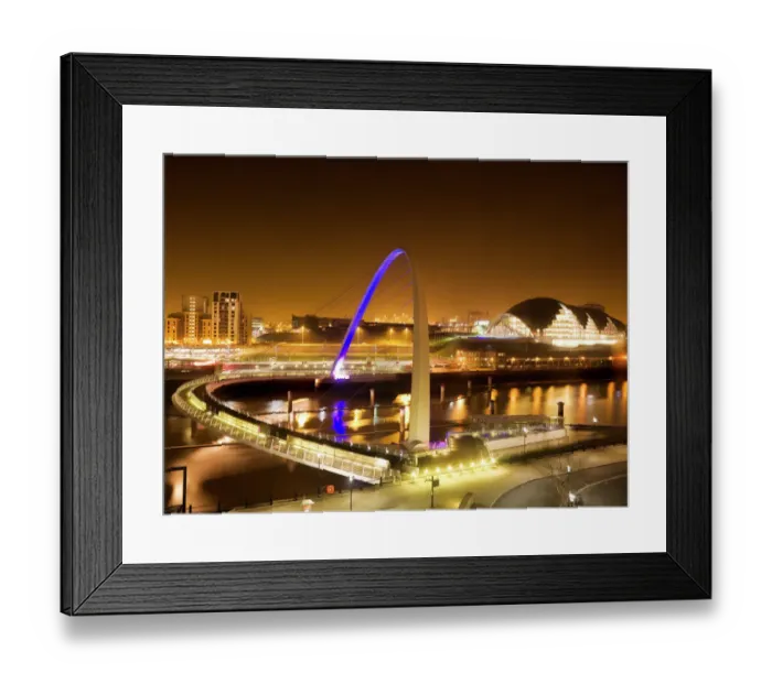 Framed Print : Millennium Bridge, Gateshead  /  Newcastle upon Tyne N080490