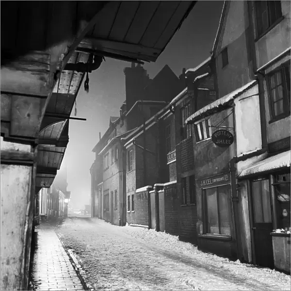 Snowy street scene a080314