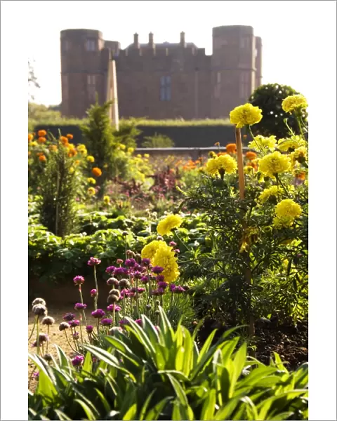 Kenilworth Castle, Elizabethan Garden N080504