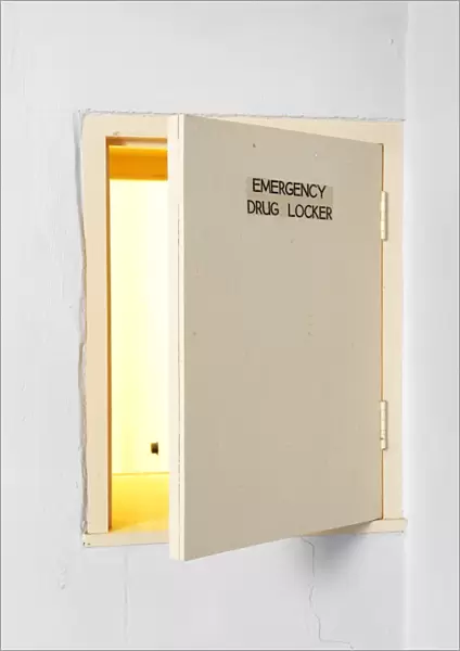 Emergency drug locker DP149301