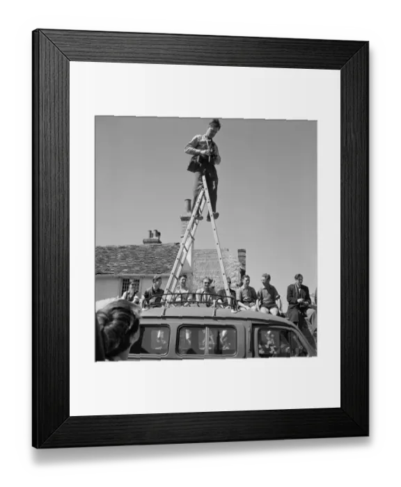 Framed Print : Photographer aloft a089547
