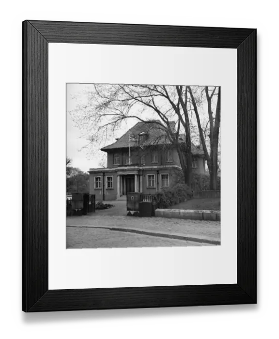 Framed Print : Embassy in Stockholm P_D00377_008
