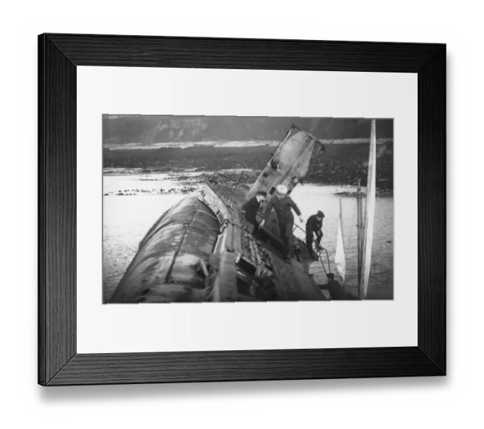 Framed Print : Stranded submarine JXC01_01_005