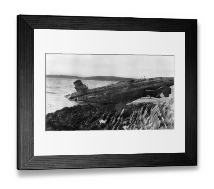 Framed Print : Stranded submarine JXC01_01_008