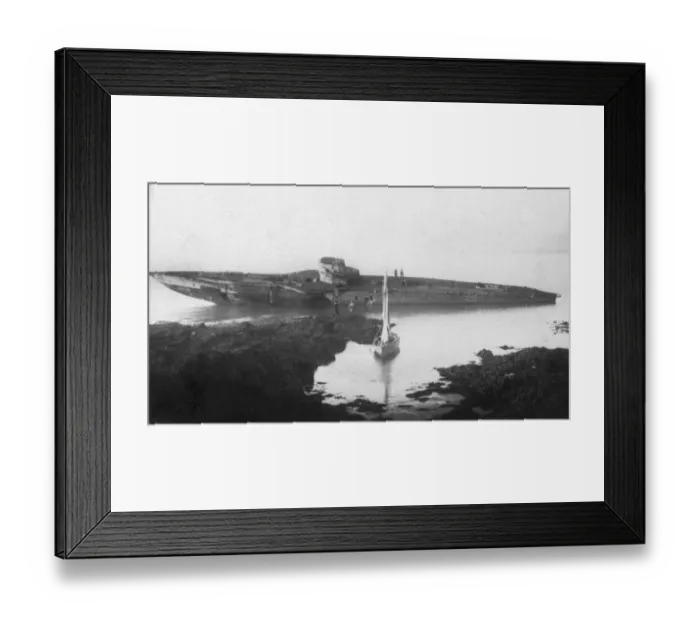 Framed Print : Stranded submarine JXC01_01_011