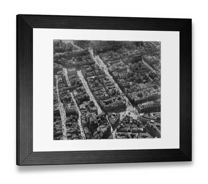 Framed Print : Piccadilly Circus EAW000480 Framed Print : Piccadilly Circus EAW000480