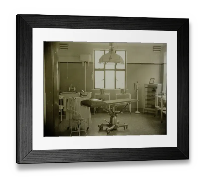Framed Print : Operating theatre med01_01_0379