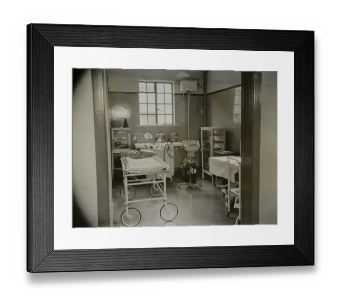 Framed Print : Anaesthetic room med01_01_0380