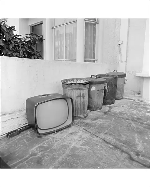 Discarded TV a071519