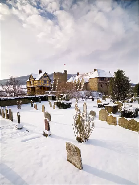 Stokesay Castle in the snow N080708