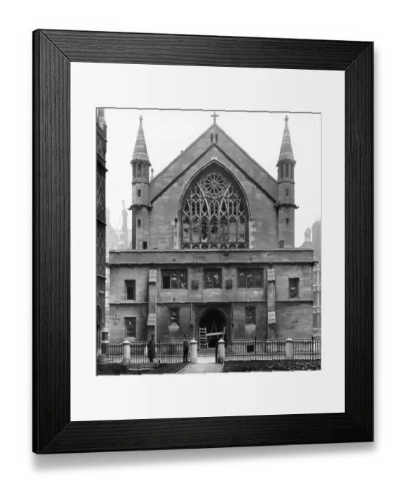 Framed Print : Lincolns Inn Chapel October 1915 DD55_00012