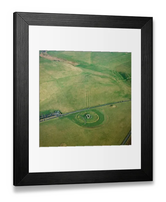 Framed Print : Stonehenge and The Avenue N070631