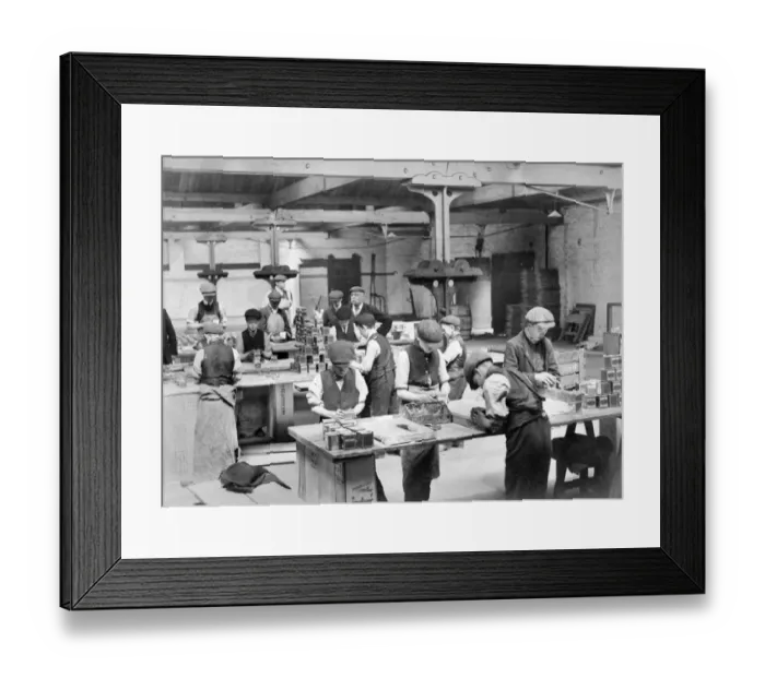 Framed Print : Children labelling tins of tea c. 1910, Butlers Wharf BB87_09690 Framed Print : Children labelling tins of tea c. 1910, Butlers Wharf BB87_09690