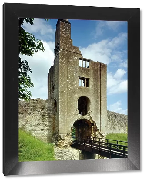 Sherborne Old Castle gatehouse K000830