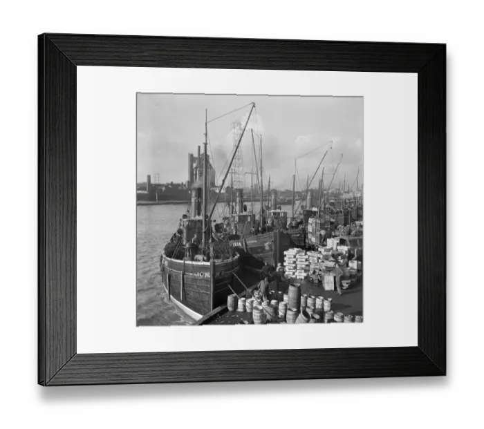 Framed Print : Fishing boats, Great Yarmouth a98_10885 Framed Print : Fishing boats, Great Yarmouth a98_10885