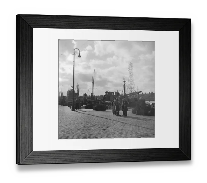 Framed Print : Herring Girls, Great Yarmouth a98_17150 Framed Print : Herring Girls, Great Yarmouth a98_17150