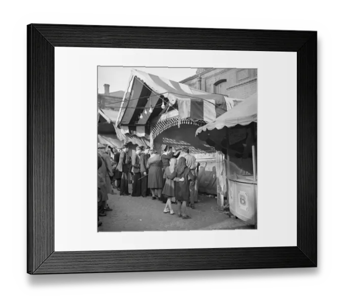 Framed Print : Easter Fair, Norwich a98_17164 Framed Print : Easter Fair, Norwich a98_17164