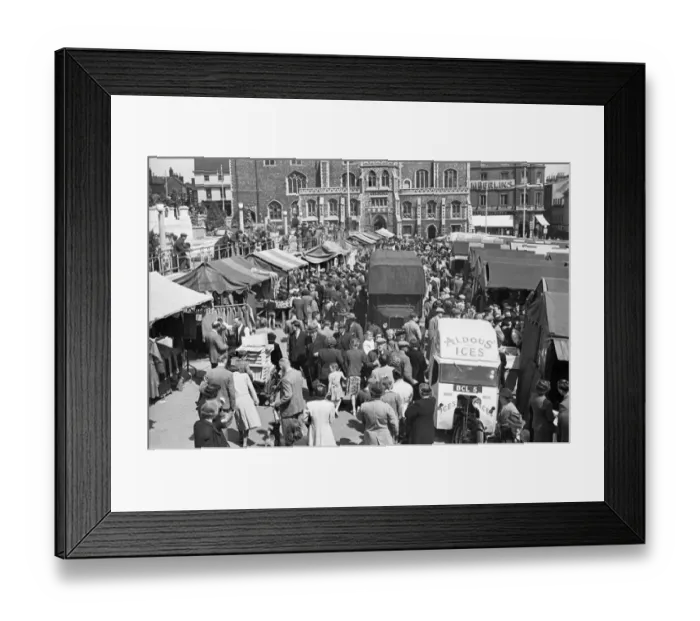 Framed Print : Norwich market in 1948 MF98_01664_16 Framed Print : Norwich market in 1948 MF98_01664_16