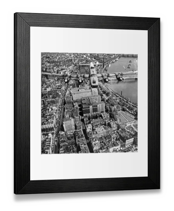 Framed Print : Shackleton over the Strand RAF_228_190E_0048