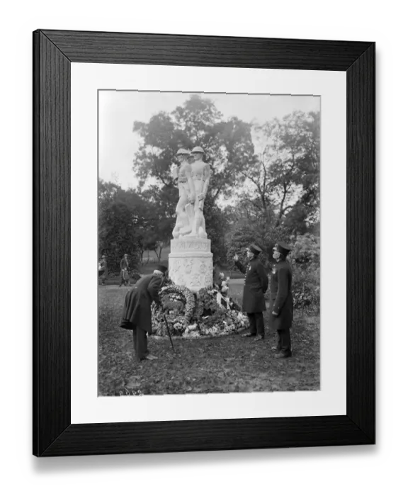 Framed Print : Monument to fallen comrades CC73_03040 Framed Print : Monument to fallen comrades CC73_03040