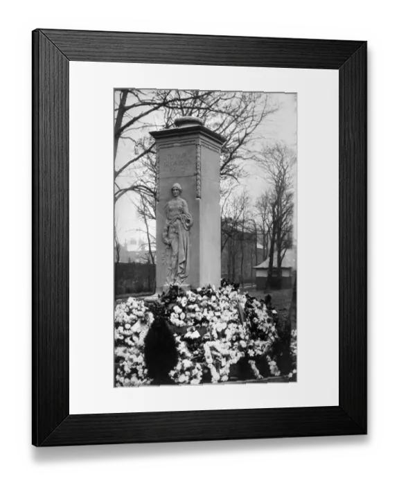 Framed Print : Keswick War Memorial FAR01_01_127 Framed Print : Keswick War Memorial FAR01_01_127