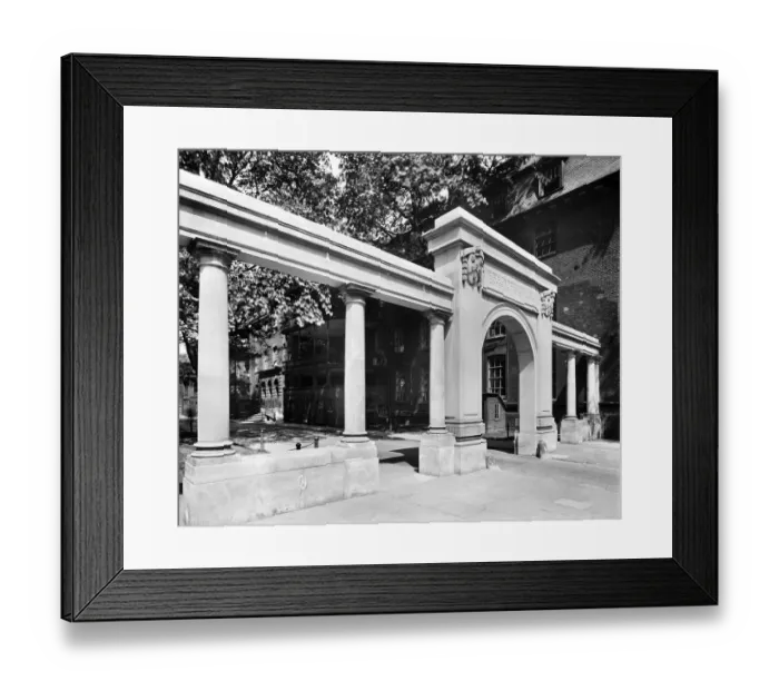 Framed Print : Guys Hospital Memorial Arch BL26207