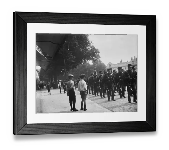 Framed Print : Dutch soldiers, The Hague, 1st August 1914 MCF01_02_0384