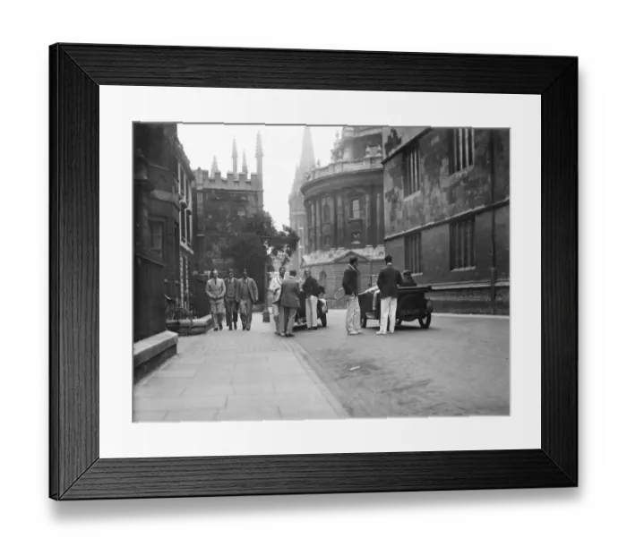 Framed Print : Oxford students MCF01_02_1021