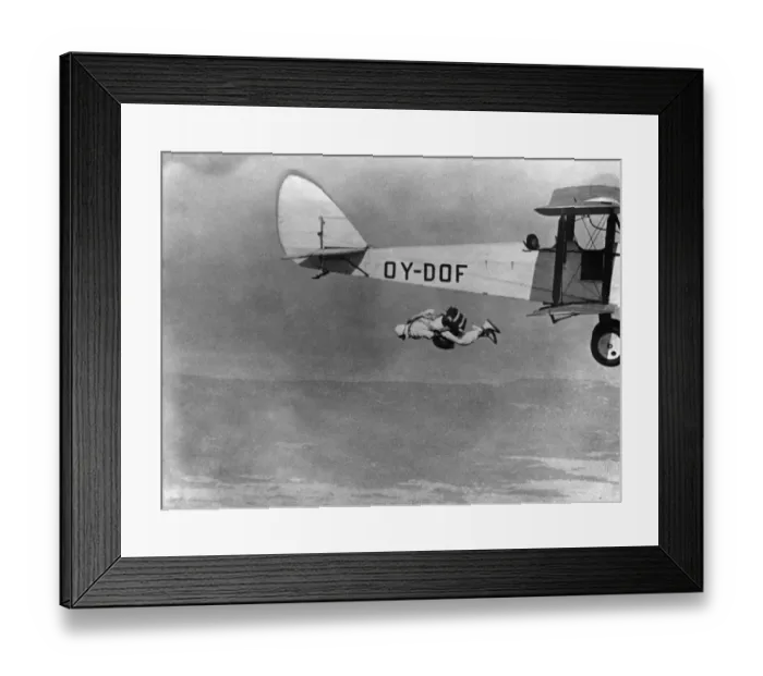 Framed Print : Parachutist AFL03_aerofilms_c11965