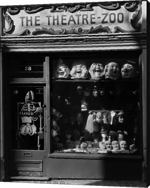 The Theatre-Zoo shop window DD003928