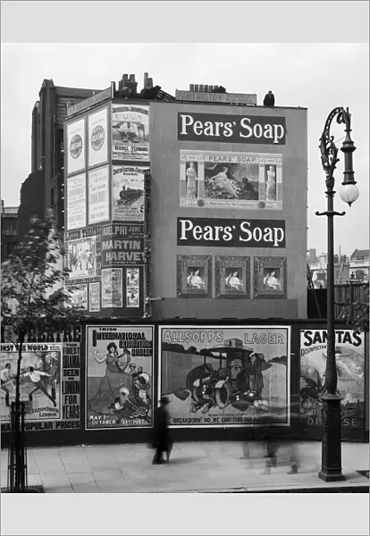 Advertisement hoardings, Greenwich, 1907 BL19953