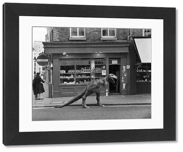 Model dinosaur, 1 Russell Street, Covent Garden DD004683