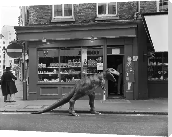 Model dinosaur, 1 Russell Street, Covent Garden DD004683