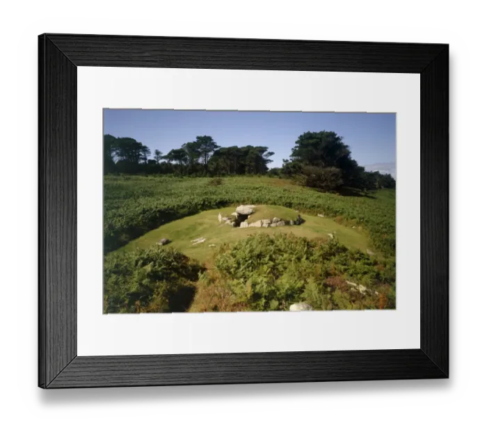 Framed Print : Innisidgen Burial Chamber, Isles of Scilly K920399 Framed Print : Innisidgen Burial Chamber, Isles of Scilly K920399