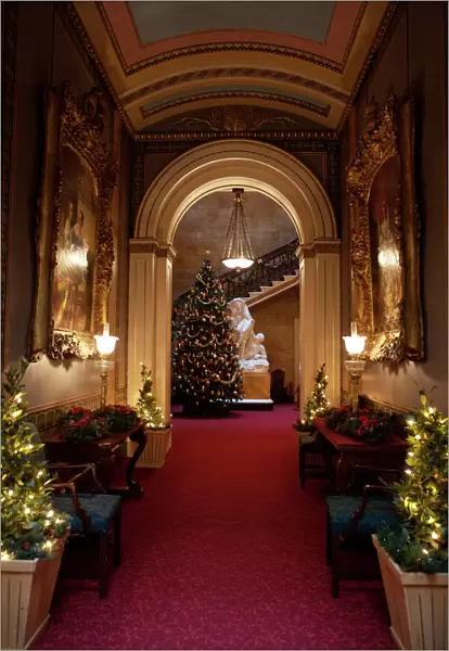 Osborne House at Christmas N071981