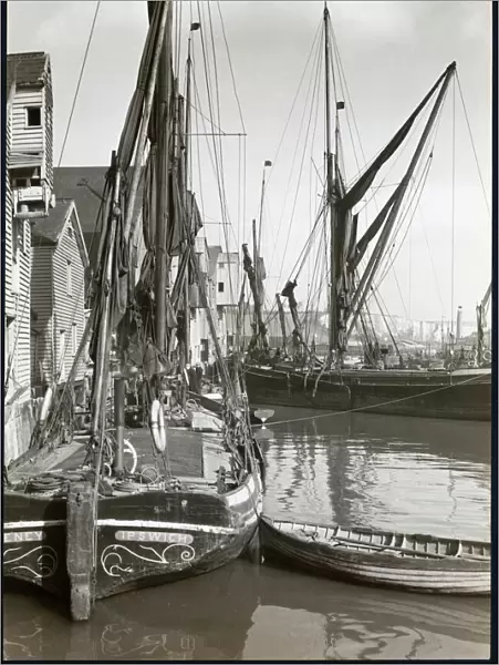 Sailing vessels moored at Rochester DIX02_01_188