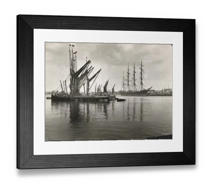 Framed Print : Anchored on the Medway DIX02_01_189