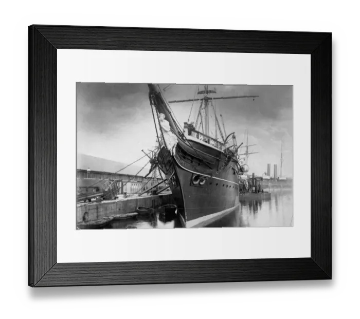 Framed Print : Southampton Docks HT02598 Framed Print : Southampton Docks HT02598