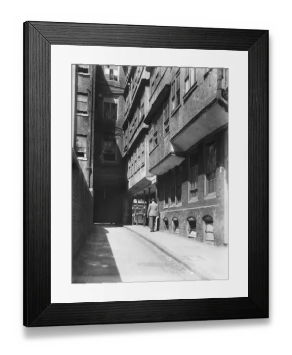 Framed Print : Middle Temple Lane CXP01_01_012
