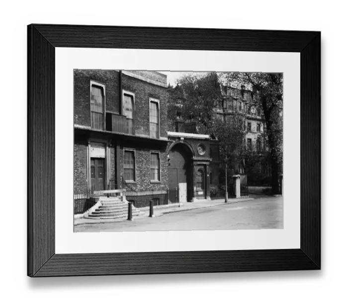 Framed Print : Whitehall Gardens 1930s CXP01_01_043 Framed Print : Whitehall Gardens 1930s CXP01_01_043