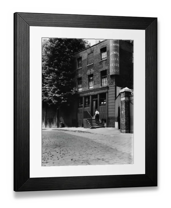 Framed Print : The Grenadier, Belgravia CXP01_01_045 Framed Print : The Grenadier, Belgravia CXP01_01_045