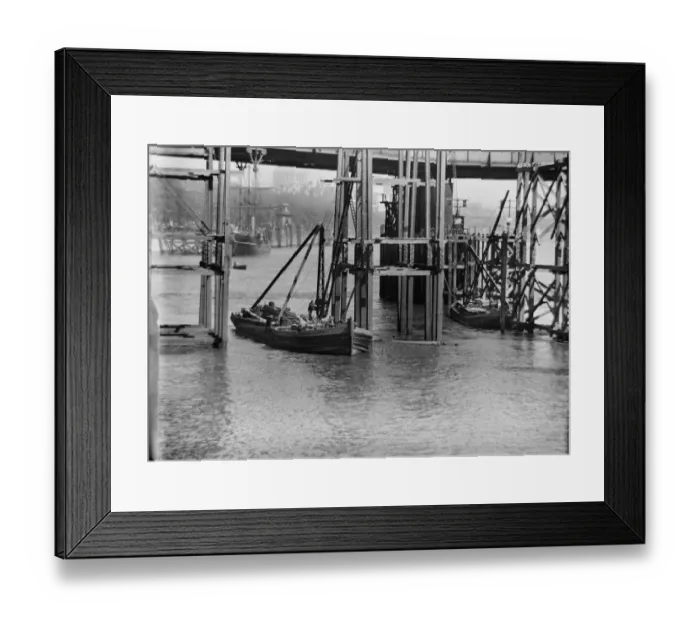 Framed Print : Demolition of Waterloo Bridge CXP01_01_098
