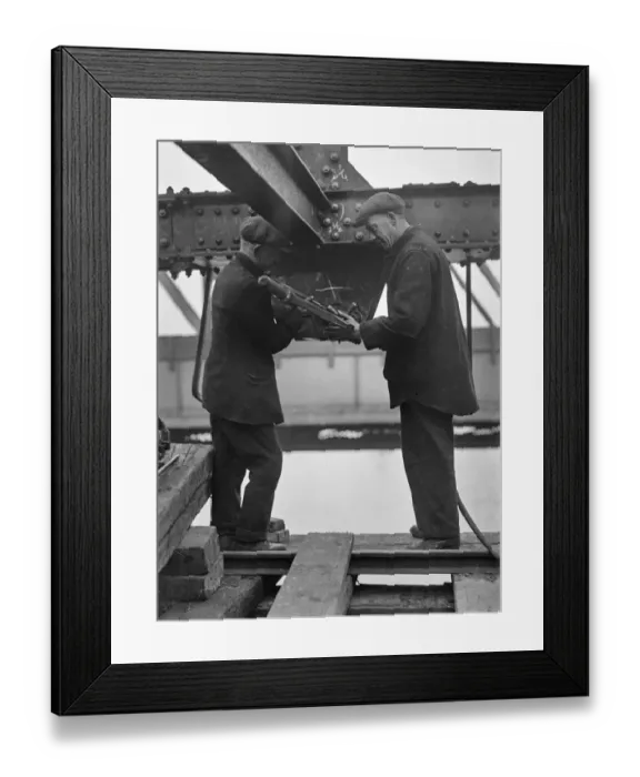 Framed Print : Demolition of Waterloo Bridge CXP01_01_093